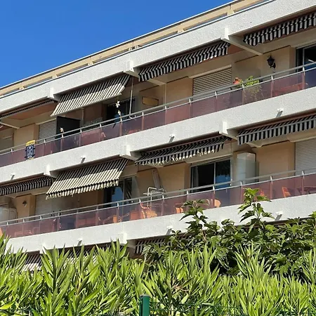 Vue - Terrasse - Parking - * Juan-les-Pins