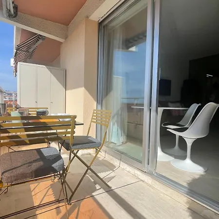 Vue - Terrasse - Parking - * Juan-les-Pins