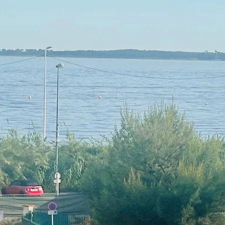 Vue - Terrasse - Parking - *