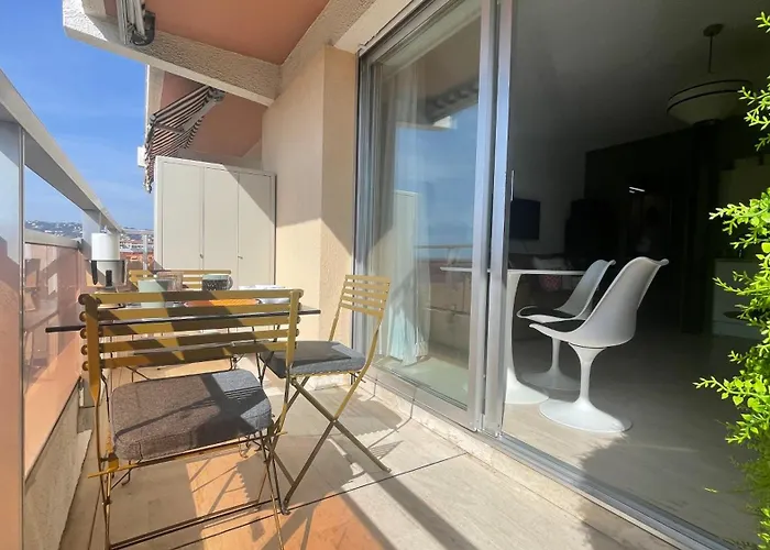 Vue - Terrasse - Parking - * Juan-les-Pins