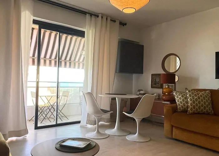 Vue - Terrasse - Parking - * Juan-les-Pins